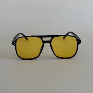 Black and yellow retro square